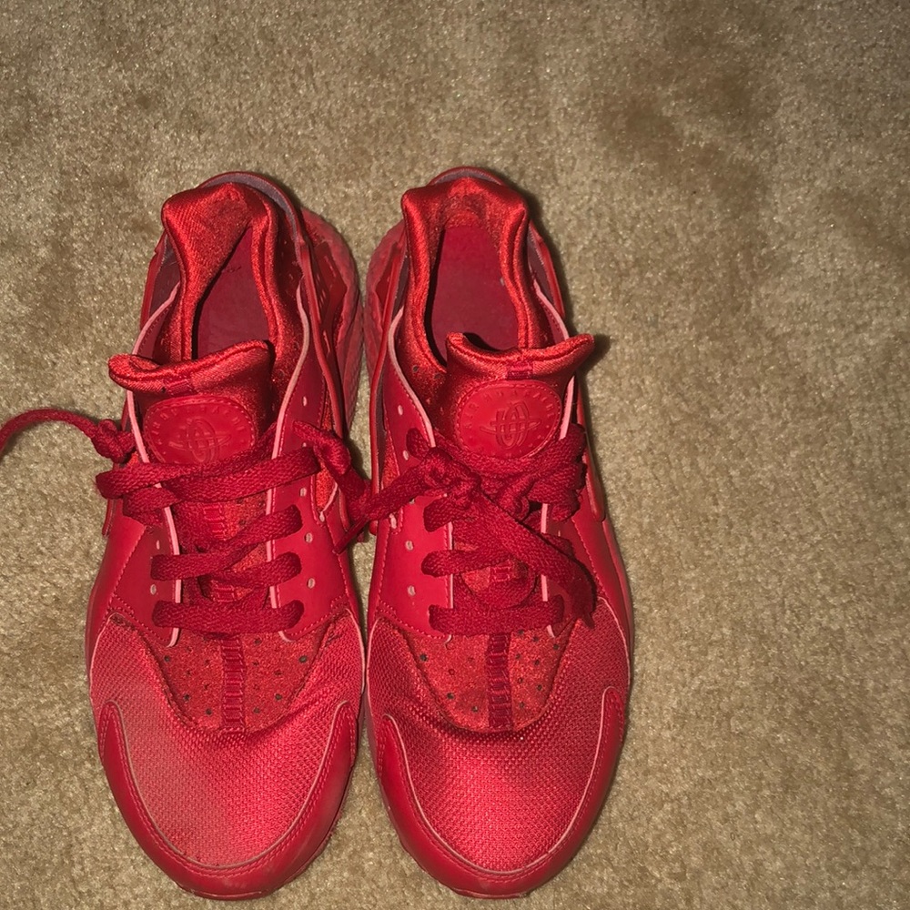 Red Nike haraches